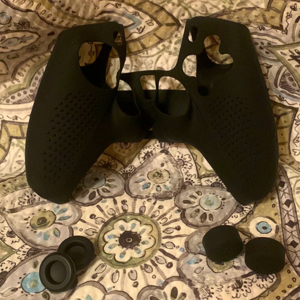 PS5 controller grip cover - black